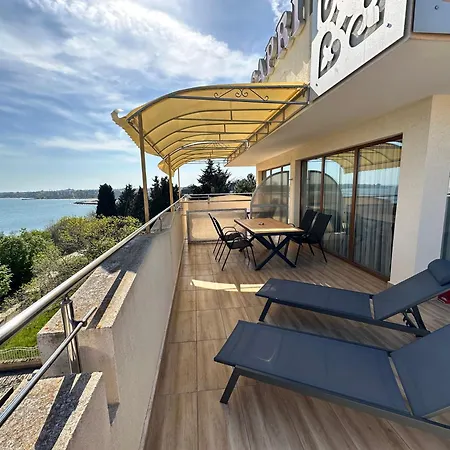 Capri Szálloda 3*